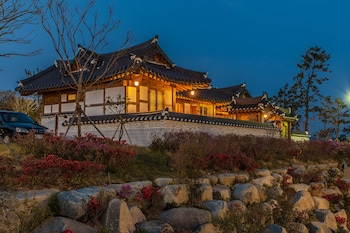 hanok hotel youngsanjae