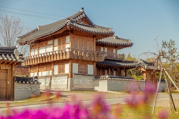 hanok hotel youngsanjae