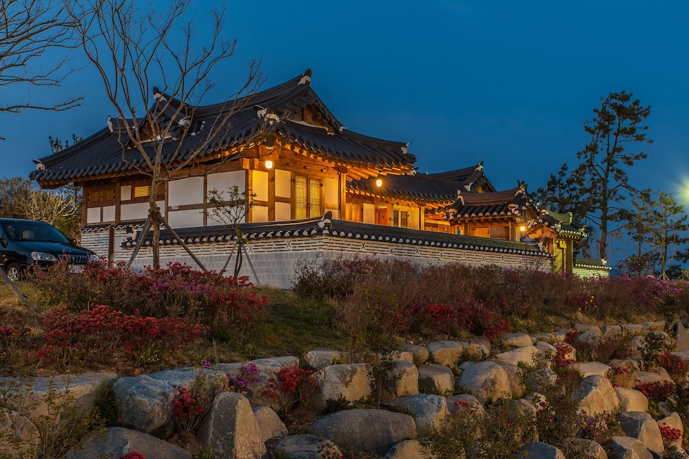 hanok hotel youngsanjae