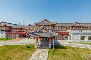 hanok hotel youngsanjae