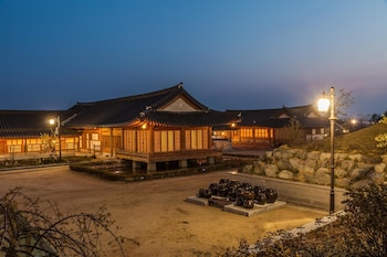 hanok hotel youngsanjae