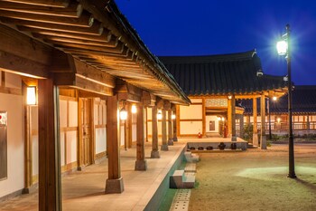 hanok hotel youngsanjae