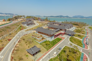 hanok hotel youngsanjae