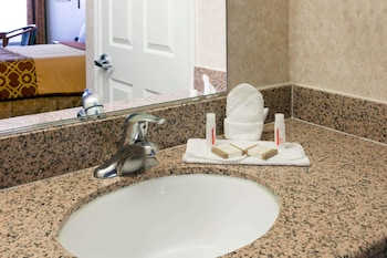 howard johnson hotel and suites by wyndham pico rivera