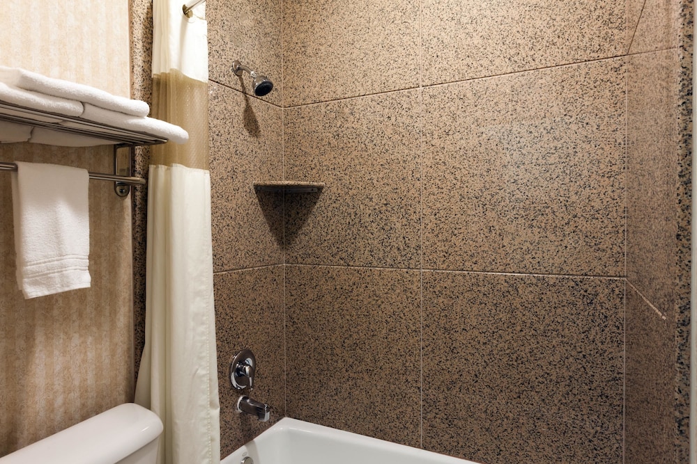 howard johnson hotel and suites by wyndham pico rivera