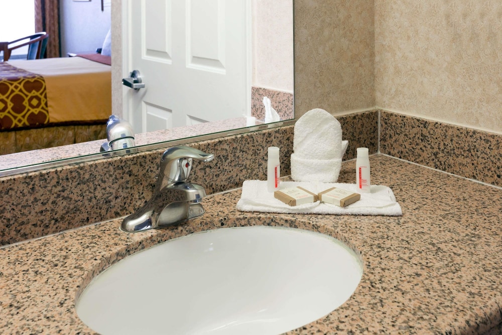 howard johnson hotel and suites by wyndham pico rivera