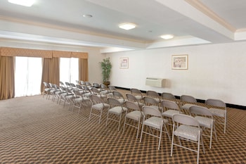 howard johnson hotel and suites by wyndham pico rivera