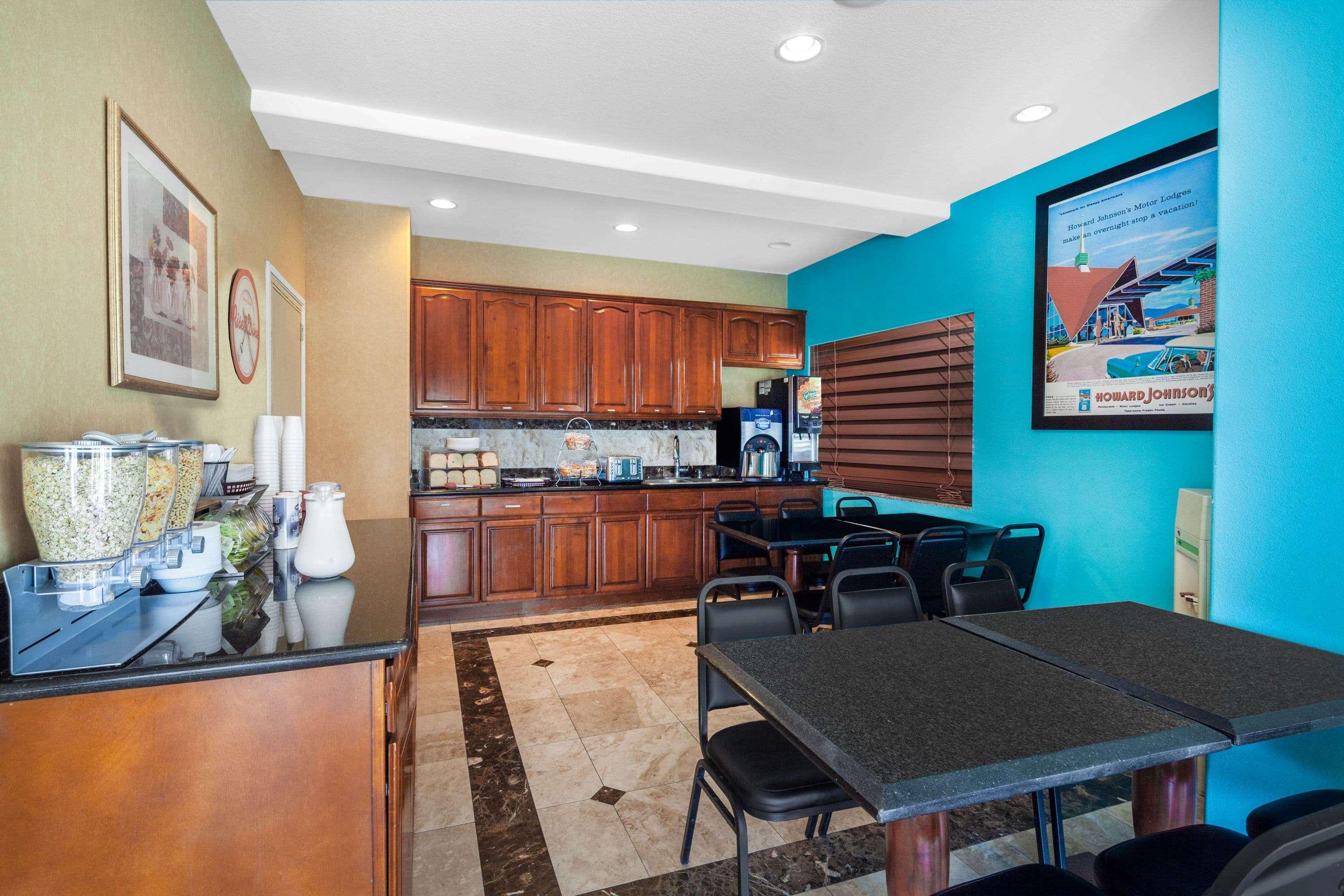 howard johnson hotel and suites by wyndham pico rivera