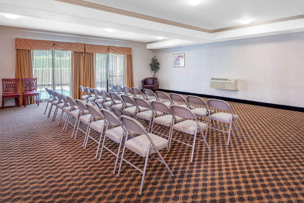 howard johnson hotel and suites by wyndham pico rivera