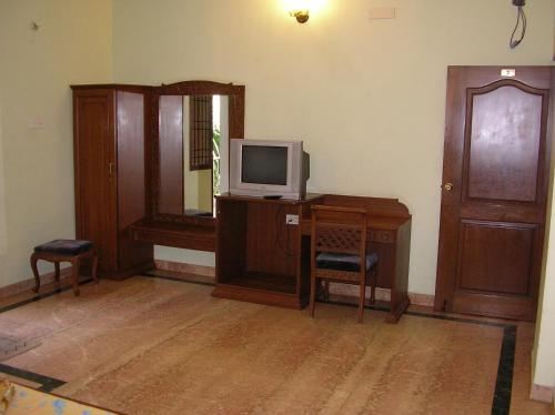 lloyds guest house krishna street t nagar