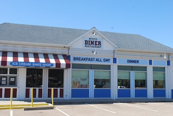 howard johnson by wyndham mystic