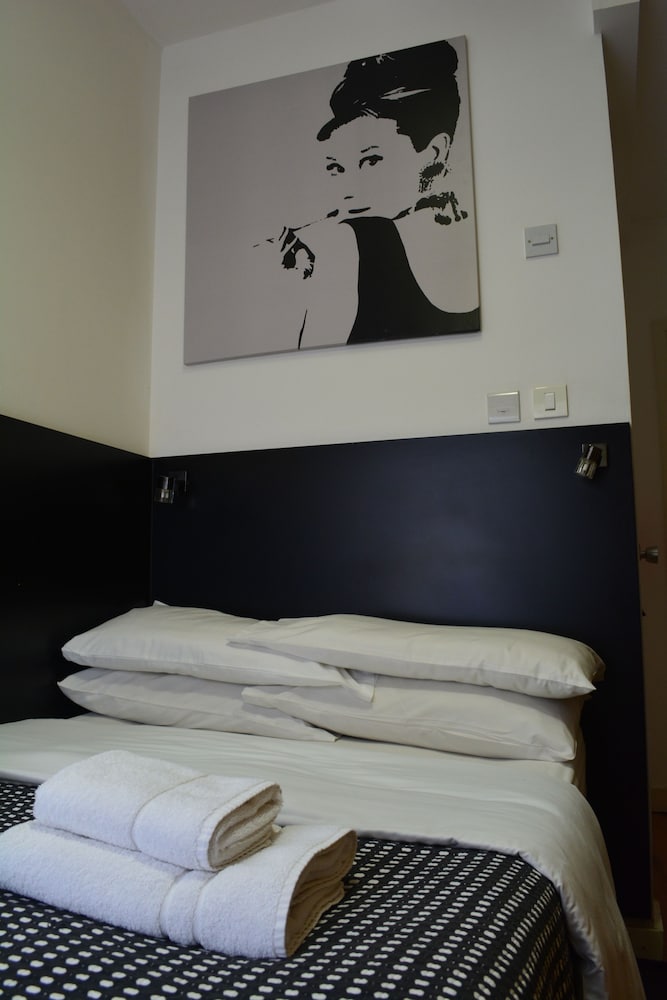 studios 2 let north gower