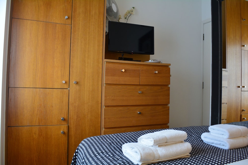 studios 2 let north gower