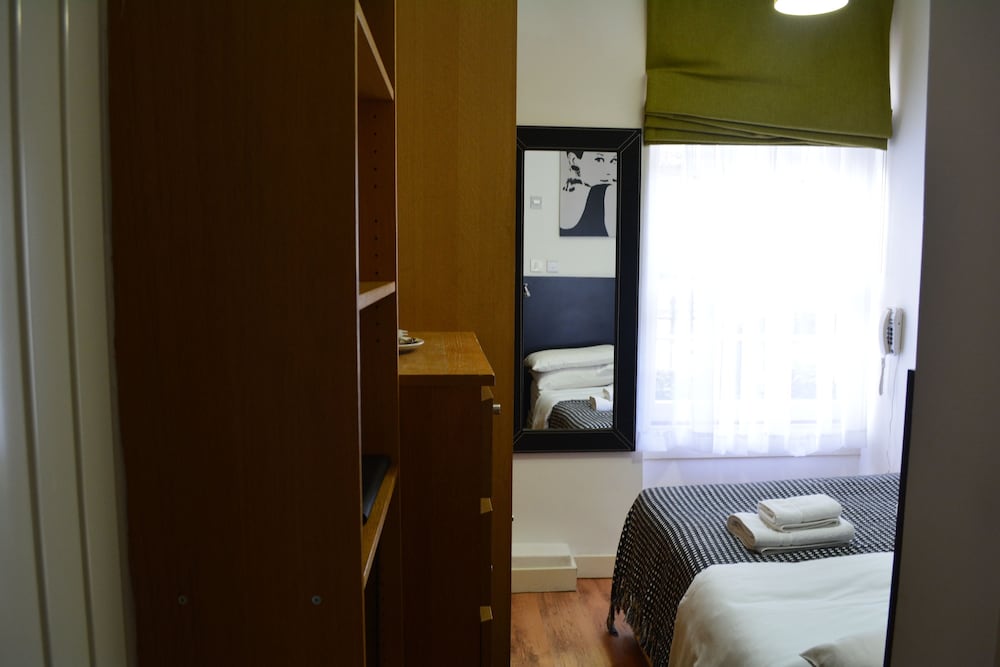 studios 2 let north gower