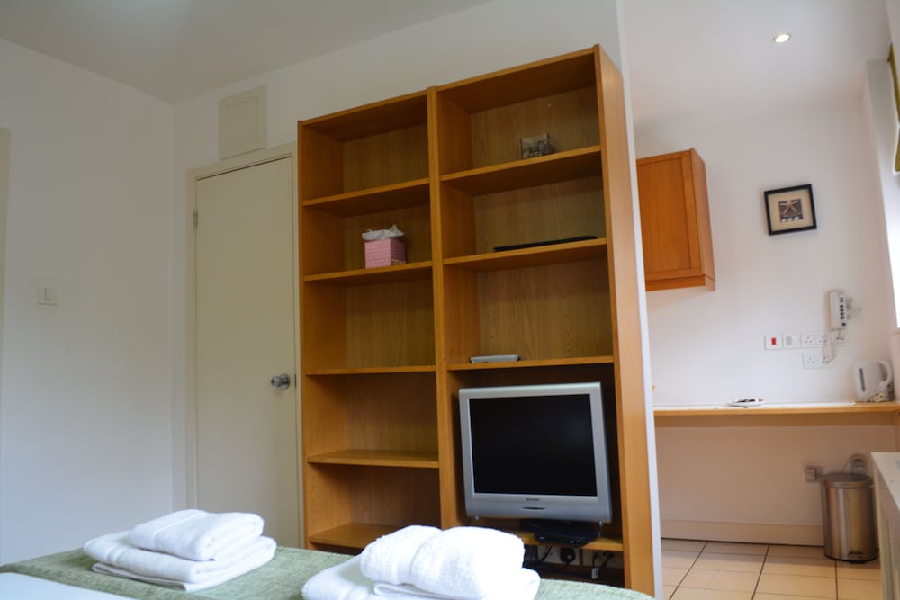 studios 2 let north gower