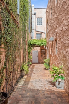 Kasa El Paseo Miami Beach,Miami>>Espanola Way And Washington Avenue,3 star