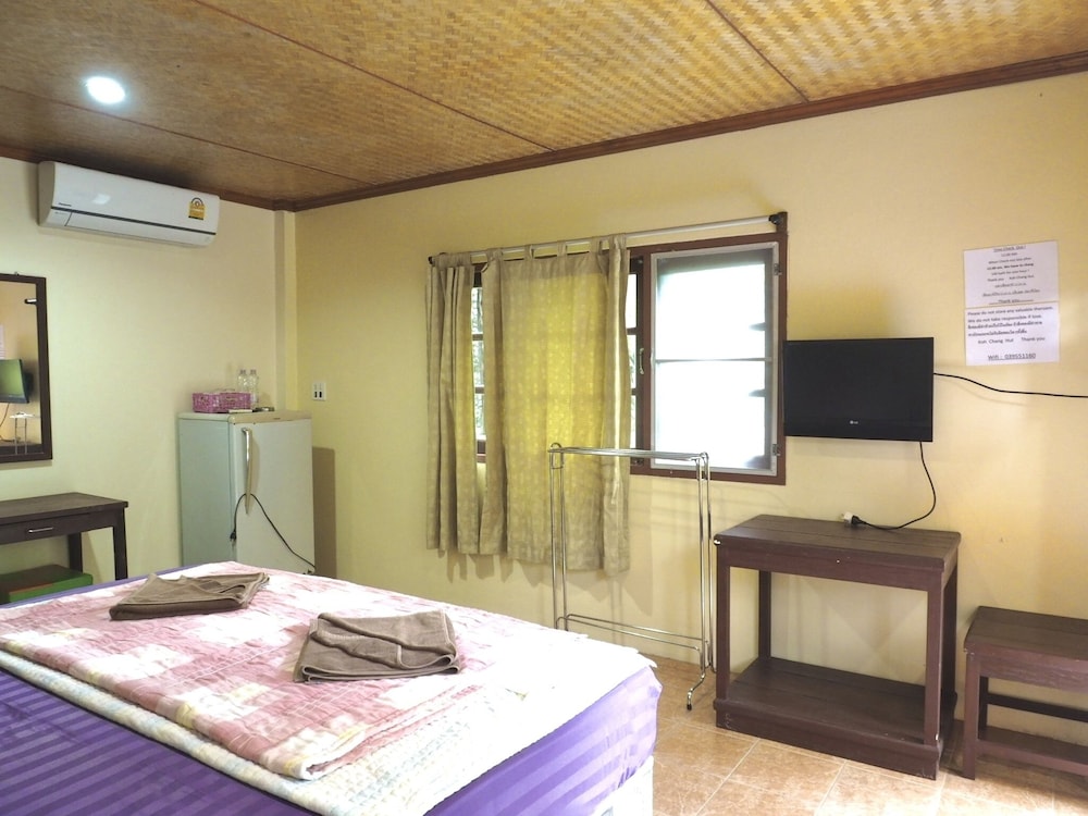Koh Chang Hut Hotel,Ko Chang>>Klong Prao Beach,3 star
