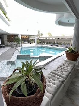 garden paradise hotel and serviced apartment