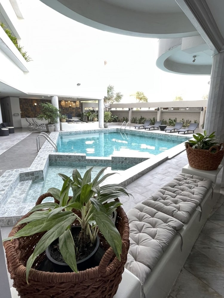 garden paradise hotel and serviced apartment