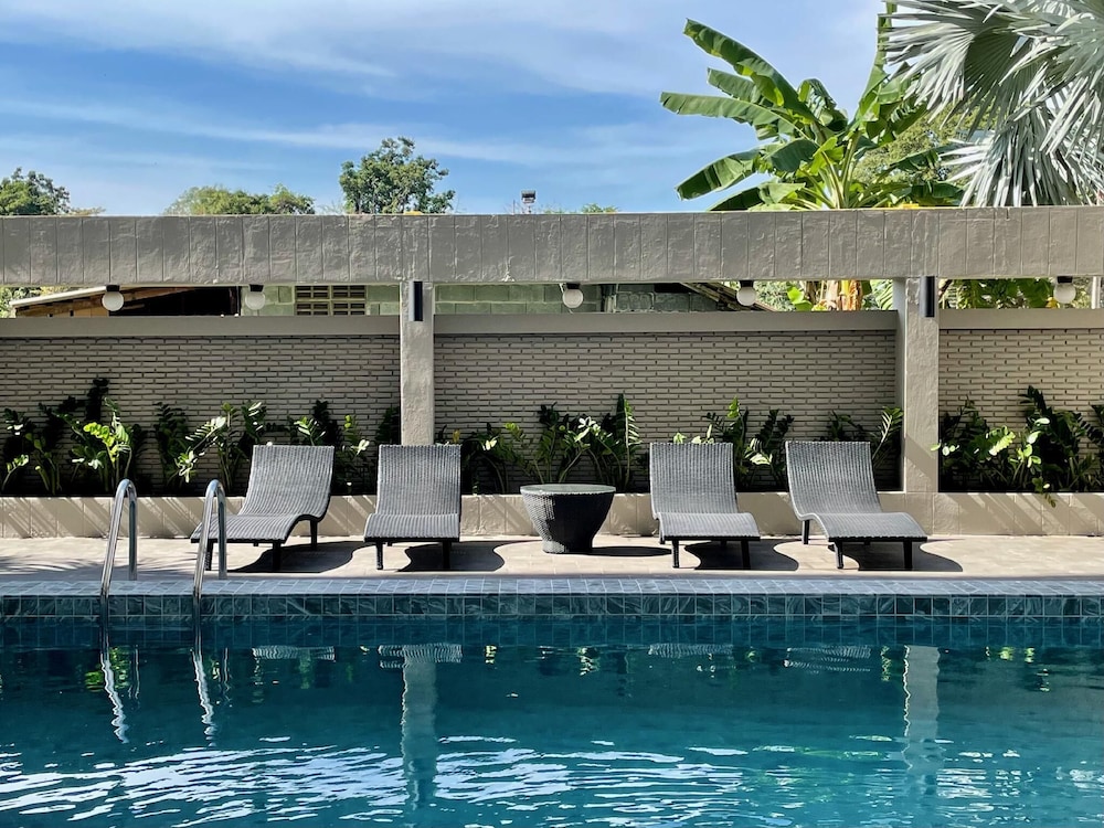 garden paradise hotel and serviced apartment