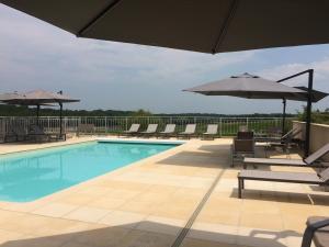 Pey La Tour - Logis Hotels & Restaurant,Near Planete Bordeaux,3 star