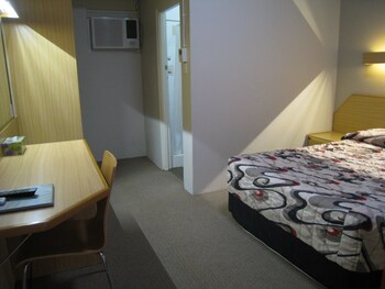 country lodge motor inn