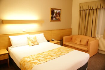 country lodge motor inn