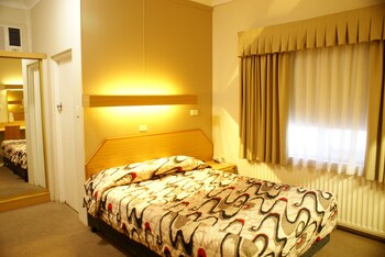 country lodge motor inn