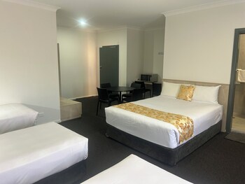 country lodge motor inn