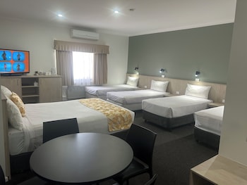 country lodge motor inn