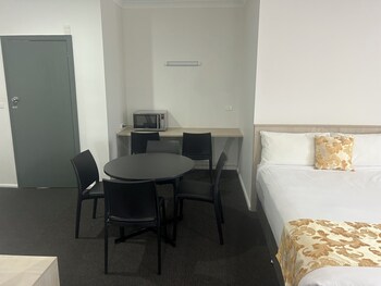 country lodge motor inn