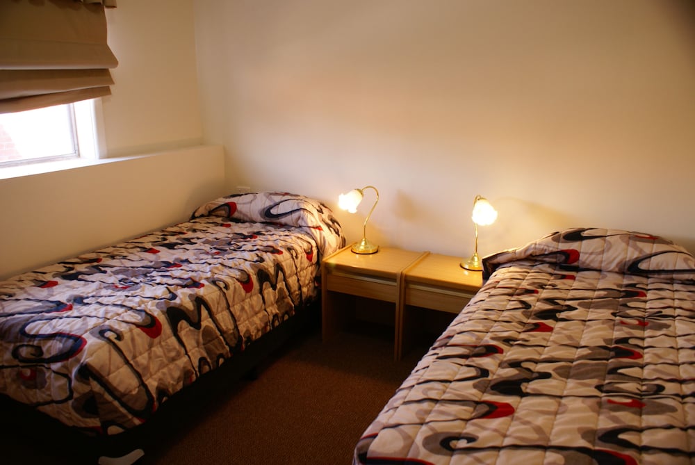 country lodge motor inn