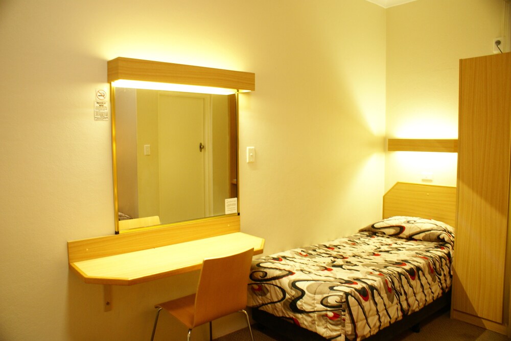 country lodge motor inn