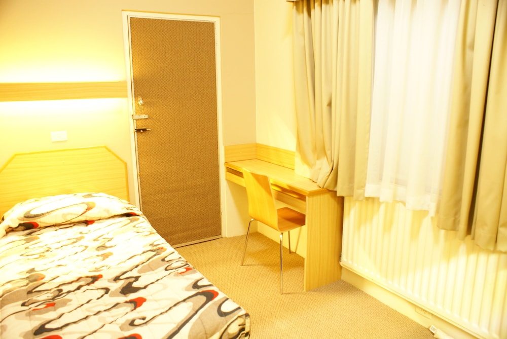 country lodge motor inn