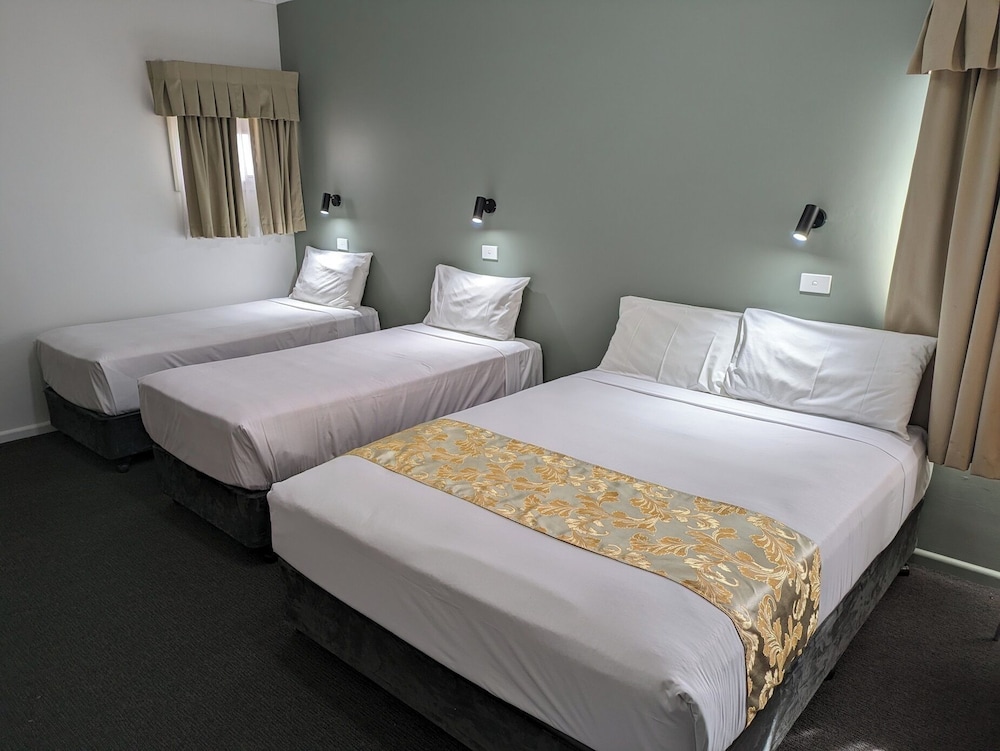 country lodge motor inn