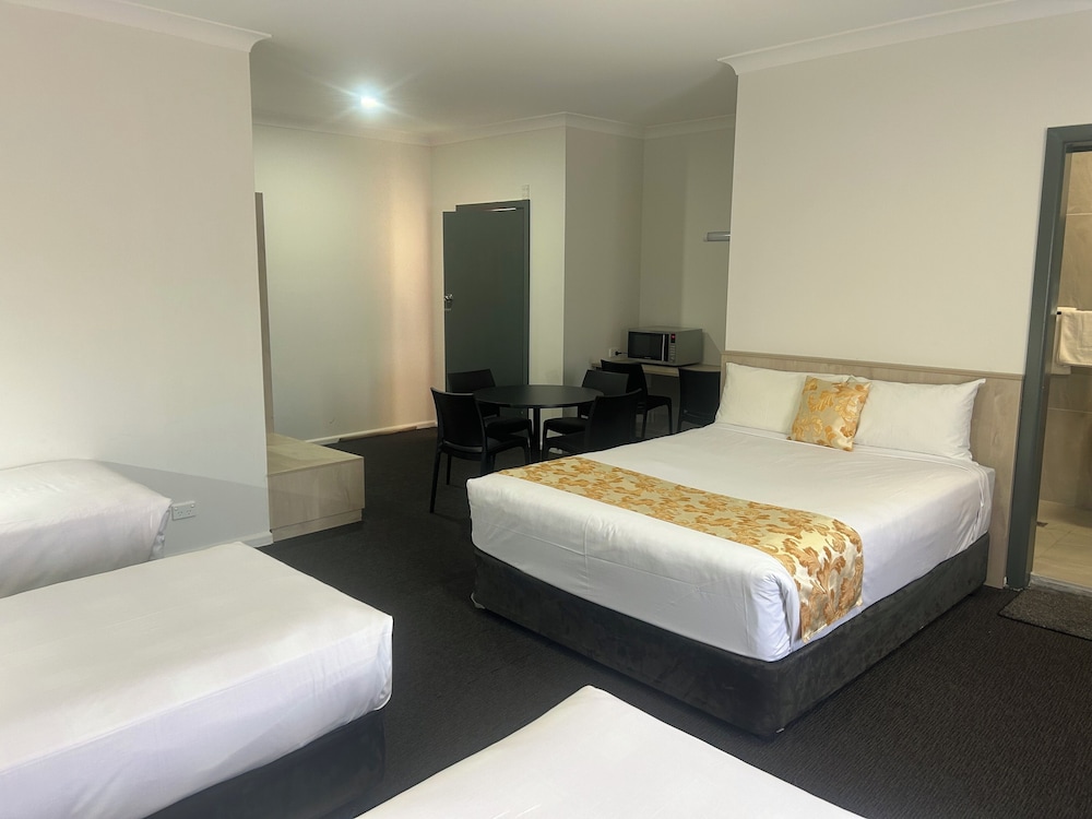 country lodge motor inn