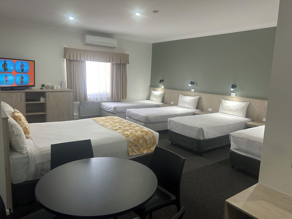 country lodge motor inn