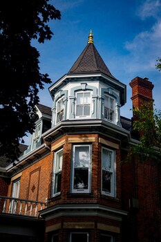 The Secret Garden B&B Inn,,4 star