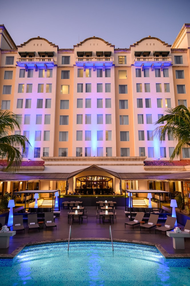 real intercontinental managua at metrocentro mall by ihg