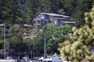 mariners loft salt spring island