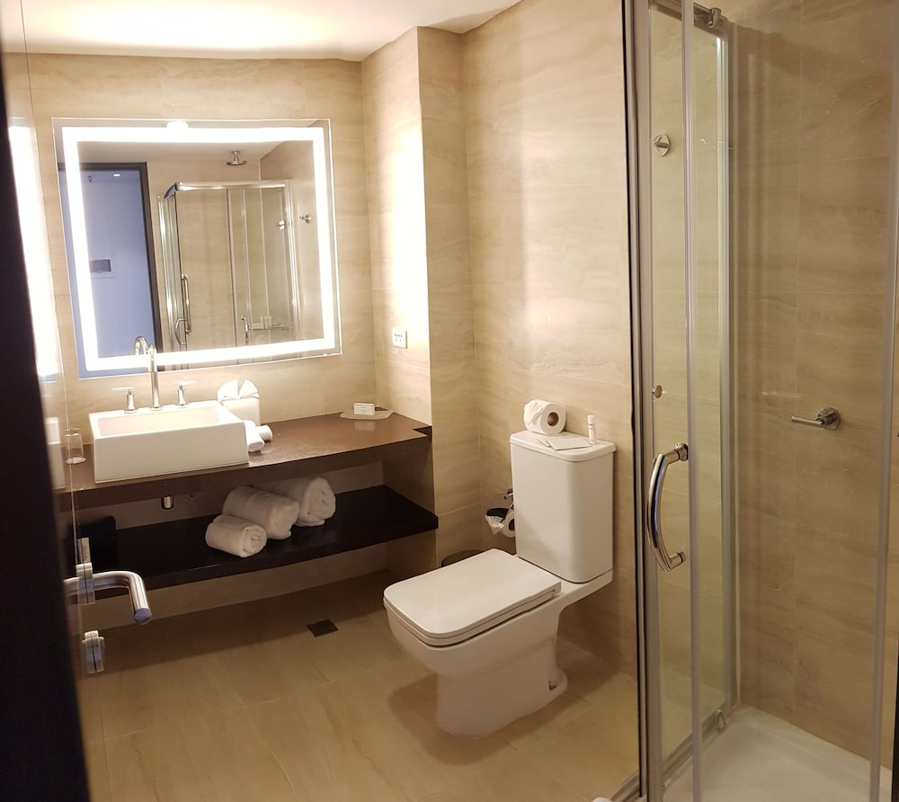 hampton by hilton santa cruz equipetrol bolivia