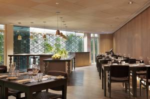 yoo2 rio de janeiro tapestry collection by hilton