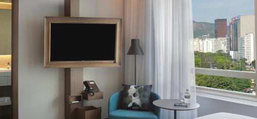 yoo2 rio de janeiro tapestry collection by hilton