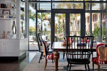 Kimpton Seafire Resort + Spa By Ihg,George Town>>Cayman Islands,5 star