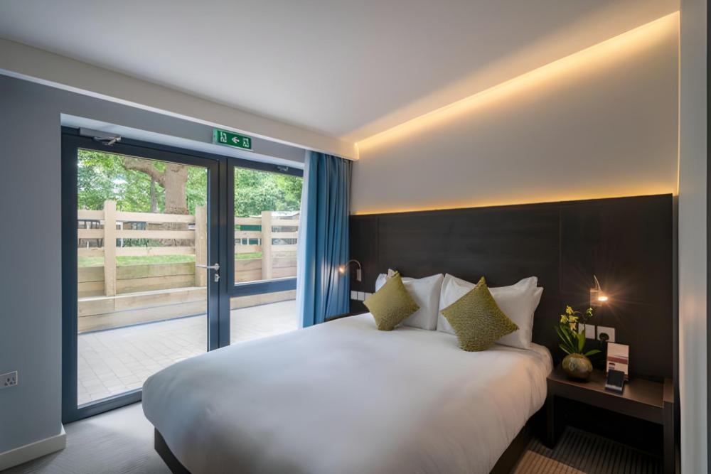 pelican london hotel and residence