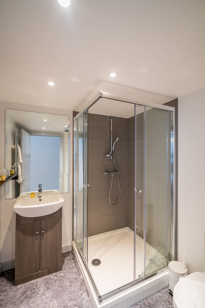 pelican london hotel and residence