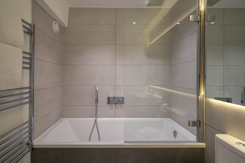 pelican london hotel and residence