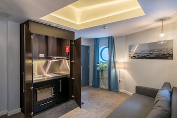 pelican london hotel and residence