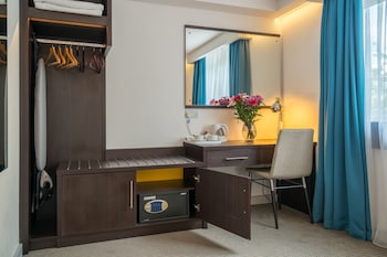 pelican london hotel and residence