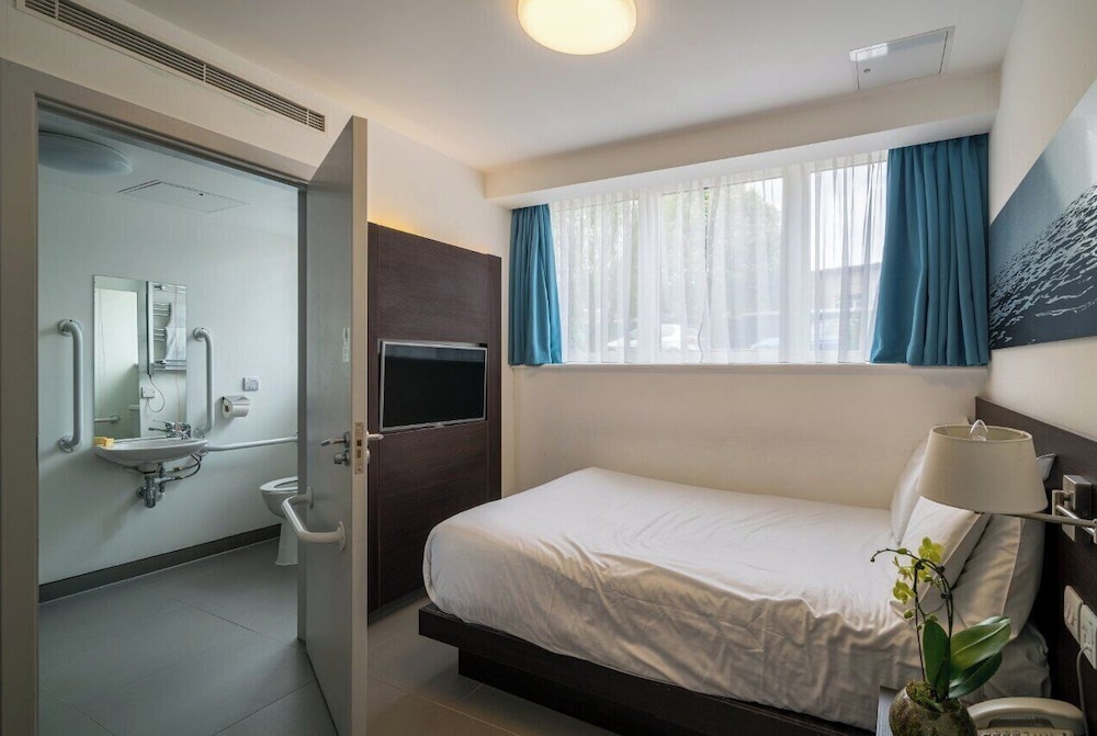 pelican london hotel and residence